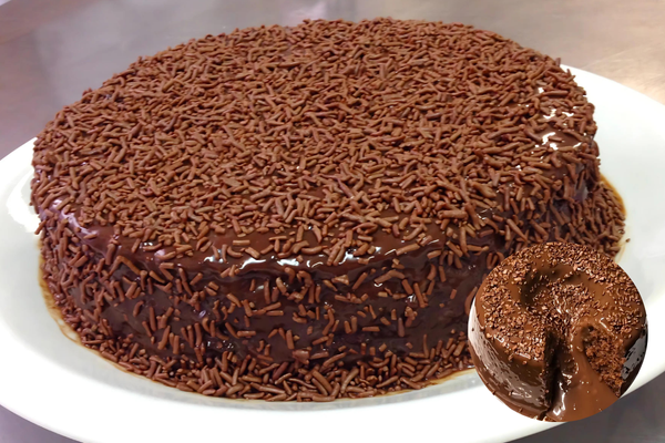 Bolo de Chocolate Vulcão Fácil e Delicioso