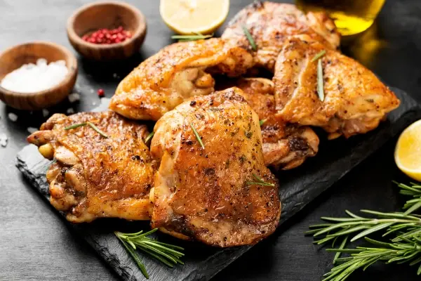 Sobrecoxa-na-Manteiga-ao-Molho-Portobello-Receita-Facil