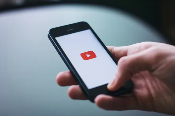 Os Nichos Mais Lucrativos para Criar um Canal no YouTube em 2025